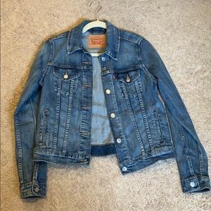 Levi’s Women’s Jean Jacket Size M